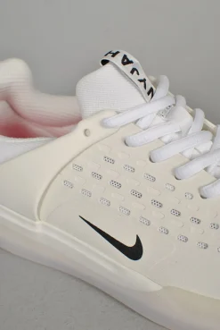 Crep Protect Pre-Treated Round Laces, White