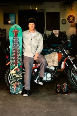 Jones Snowboards Stratos Harry Kearney Snowboard