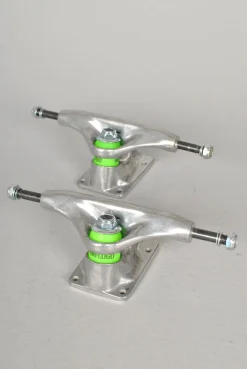Mini Logo Raw 129 Trucks