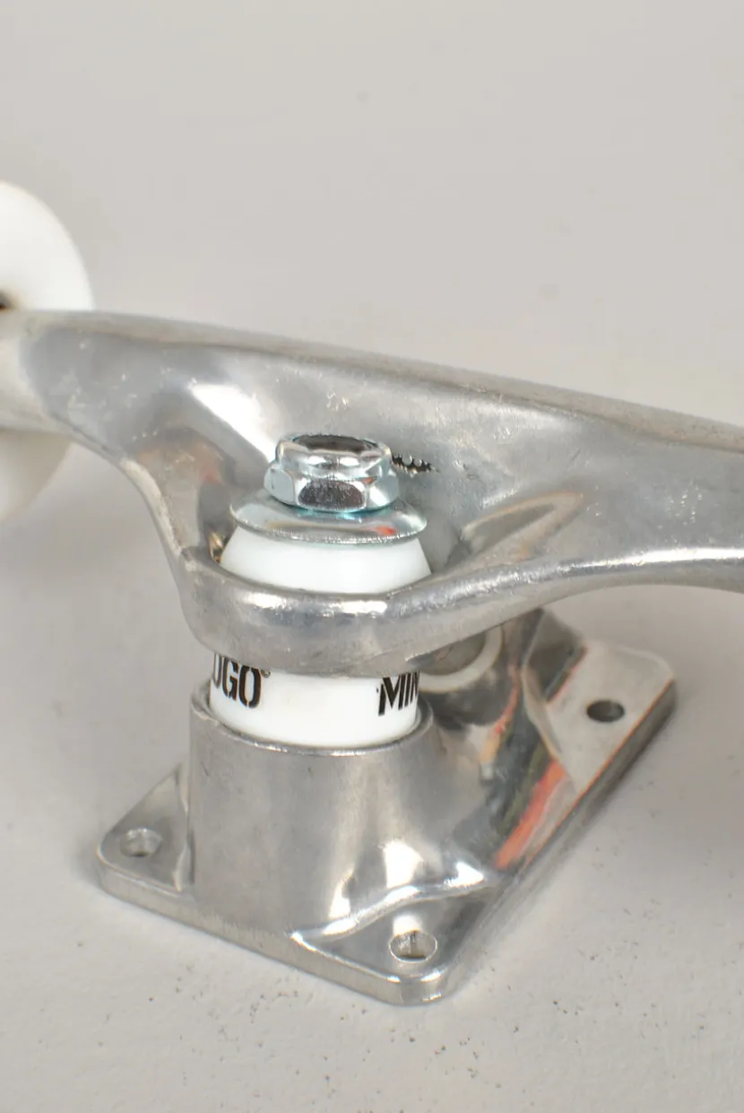Mini Logo Raw 139 Trucks & Wheels sett